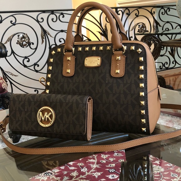 Authentic Michael Kors studded handbag&wallet set - Picture 2 of 8